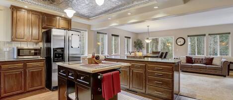 ثلاجة، ميكروويف، فرن، موقد طهي مسطح