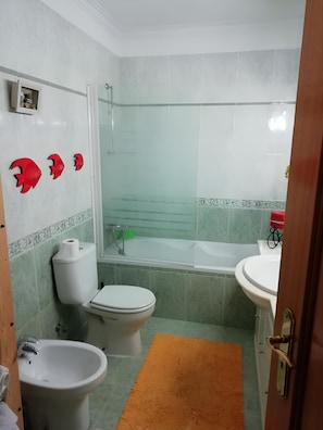 Room, 1 Bedroom, City View | Bathroom - Room-bed 12 in a 6-bed Mixed Dormitory r (Sintra)