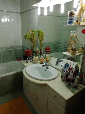 Room, 1 Bedroom, City View | Bathroom - Room-bed 12 in a 6-bed Mixed Dormitory r (Sintra)