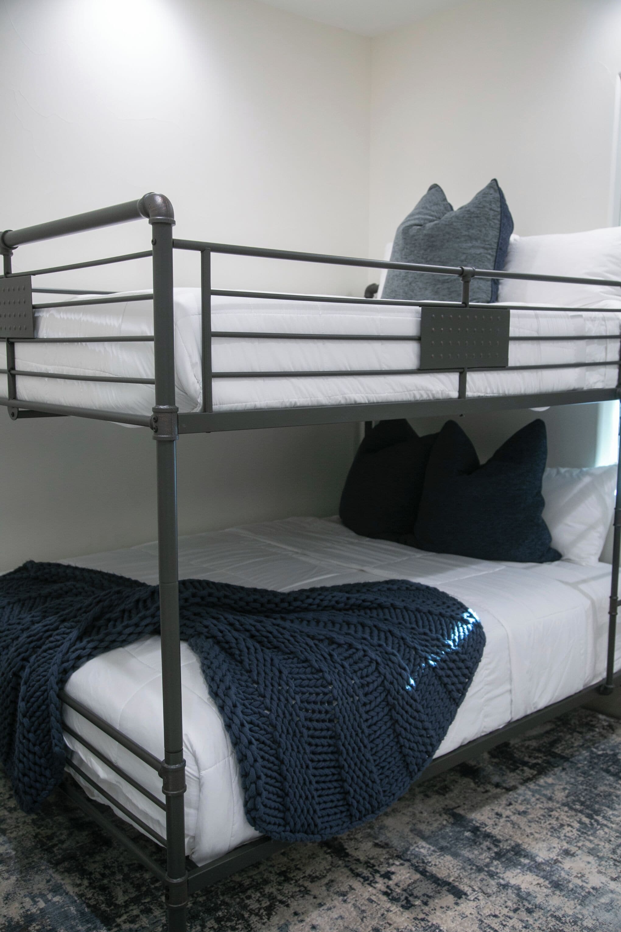 5 bedrooms, iron/ironing board, free WiFi, bed sheets
