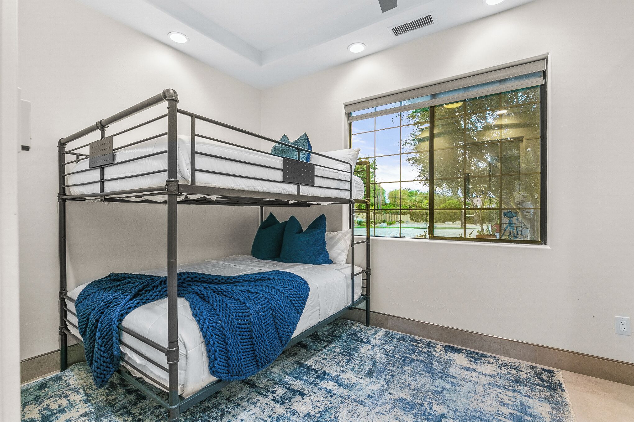 5 bedrooms, iron/ironing board, free WiFi, bed sheets