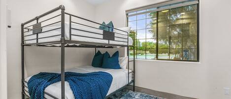 5 bedrooms, iron/ironing board, free WiFi, bed sheets