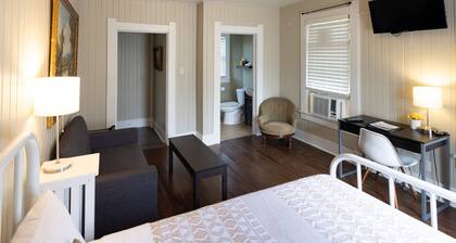 Pool Cottage in Historic Old Town Beaumont