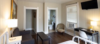 Pool Cottage in Historic Old Town Beaumont