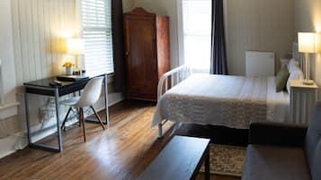 Schreibtisch, Bügeleisen/Bügelbrett, kostenloses WLAN, Bettwäsche