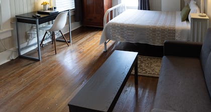 Pool Cottage in Historic Old Town Beaumont
