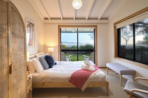 3 bedrooms, WiFi, bed sheets - Waubs Beach Cottage - Freycinet Holiday Houses (Glamorgan-Spring Bay)