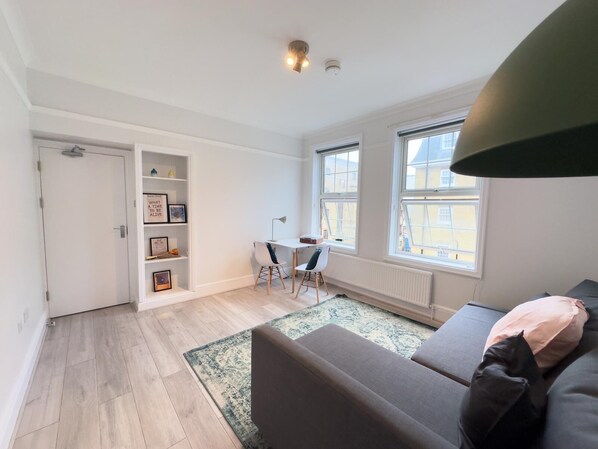 TV - The King's Cross Boutique Apartment!!! (London)