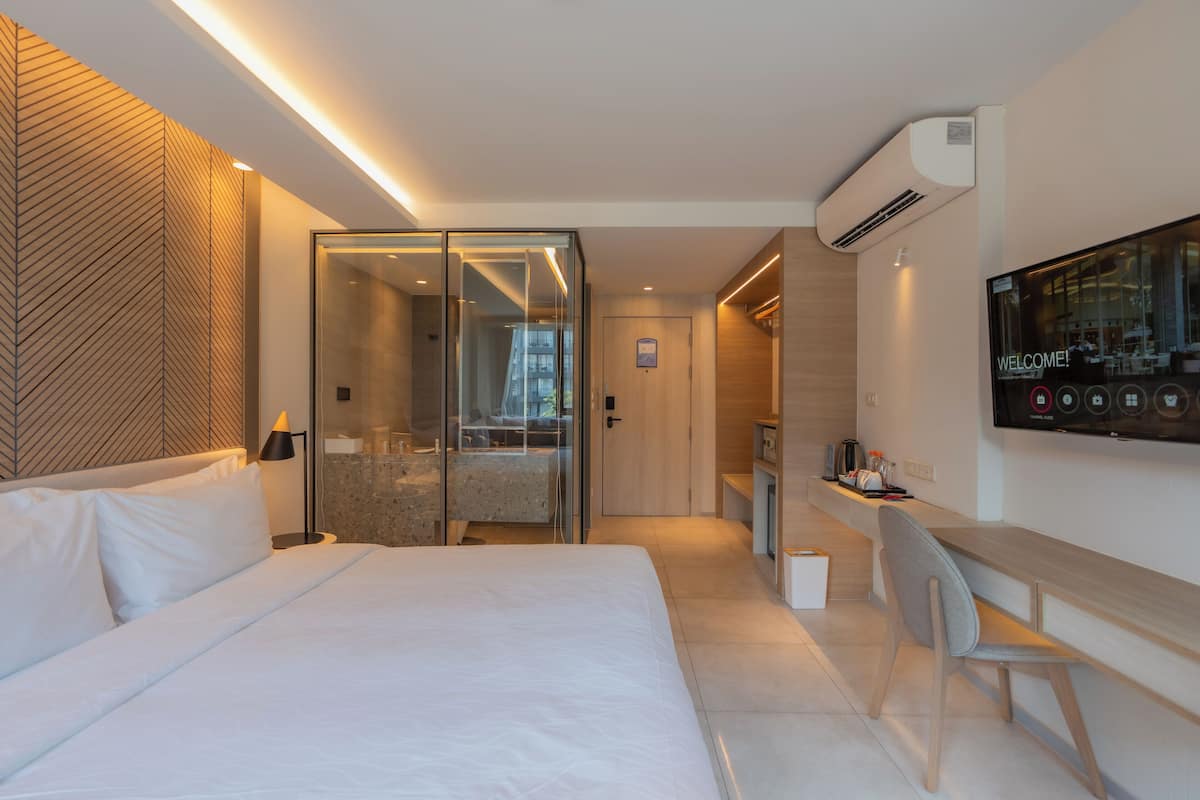 Minibar, in-room safe, desk, free cribs/infant beds