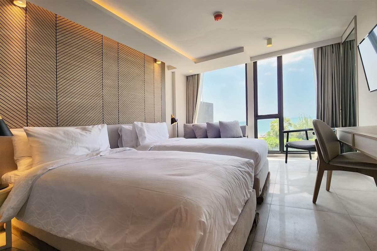 Superior-huone, 2 yhden hengen sänkyä, tupakointi kielletty, valtamerinäköala | Minibaari, tallelokero huoneessa, työpöytä, ilmaiset vauvansängyt