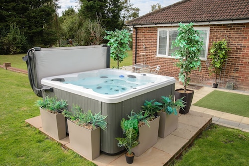 Deluxe 1 Bed Versace HotTub SkyTV