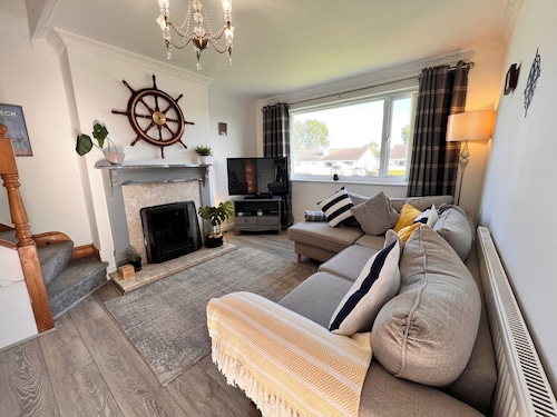 2 Bed Family Bungalow, WiFi, Parking, Garden, Dogs