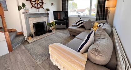 2 Bed Family Bungalow, WiFi, Parking, Garden, Dogs