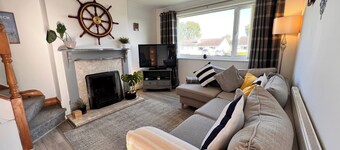 2 Bed Family Bungalow, WiFi, Parking, Garden, Dogs