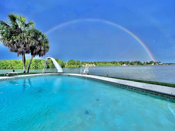 Pool - Lake Life Tiny House located on top of the water - Pool - 3 Kayaks - Beautiful! (Douglas)