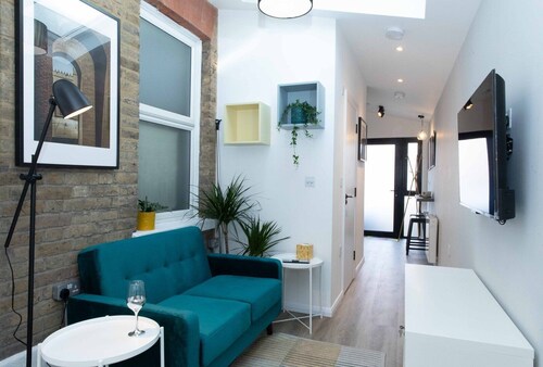 Elegant studio in New Malden