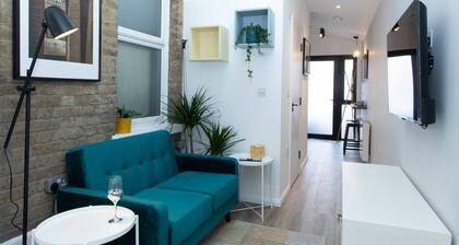 Elegant studio in New Malden