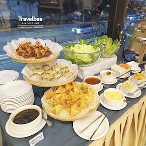 Free daily buffet breakfast - Travelbee Airport Inn (Lapu-Lapu)