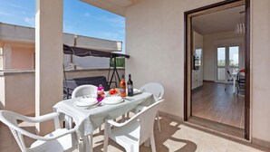 Outdoor dining - Le Bianche Apt 4 - terrace near the Sea, Manduria, Italy (Manduria)
