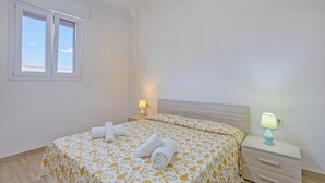 2 bedrooms, free WiFi, bed sheets - Le Bianche Apt 4 - terrace near the Sea, Manduria, Italy (Manduria)