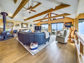 Smart-TV, DVD-Player, Bücher, Drucker