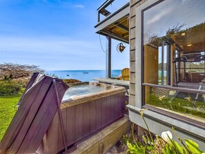 Terrace/patio - Beachfront home, great for families, ocean access from yard, hot tub (Trinidad)