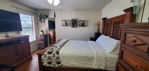 1 bedroom, desk, iron/ironing board, WiFi
