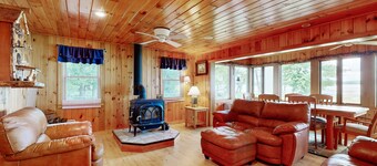 Lakefront cabin on North Pond with private beach