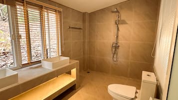 Deluxe Villa, 2 Bedrooms, 2 Bathrooms, Resort View | Bathroom | Free toiletries, hair dryer, slippers, towels