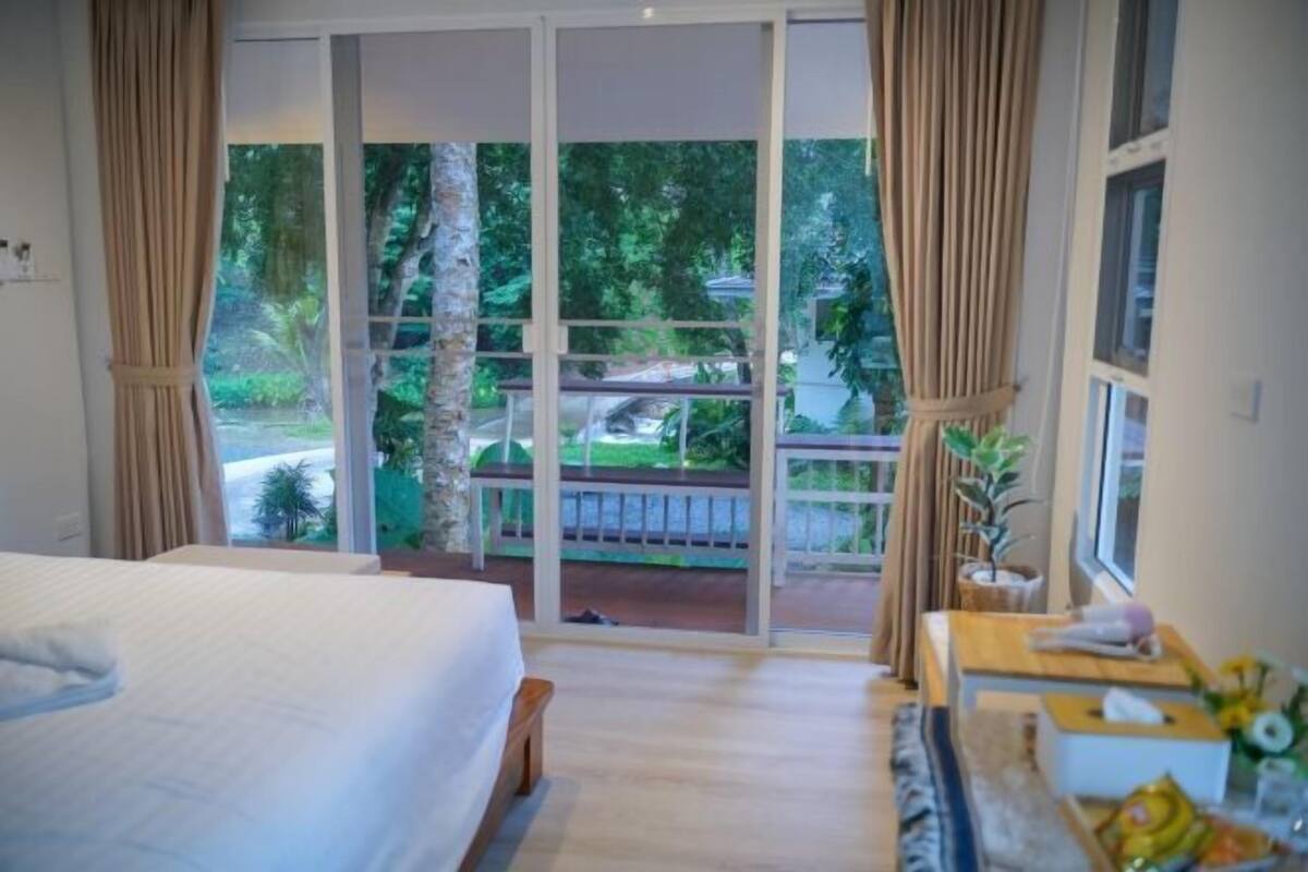 Peralatan tempat tidur hipoalergenik, bar mini percuma 