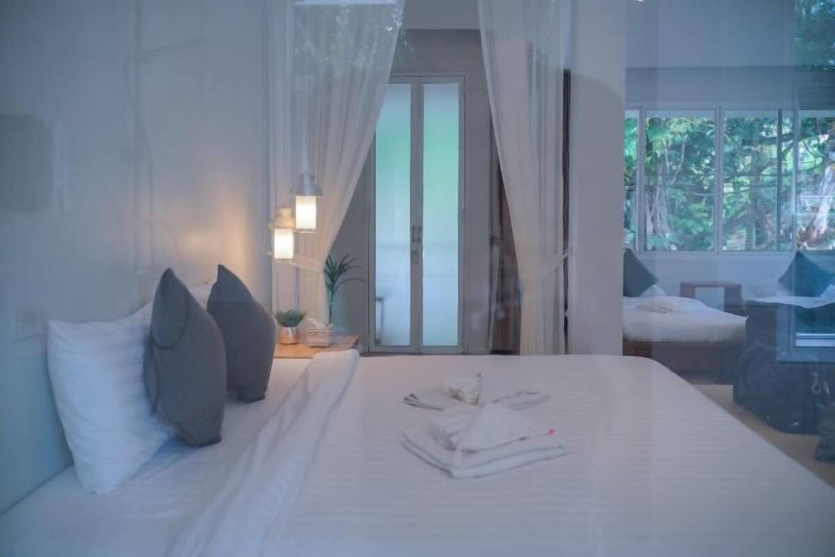 Peralatan tempat tidur hipoalergenik, bar mini percuma 