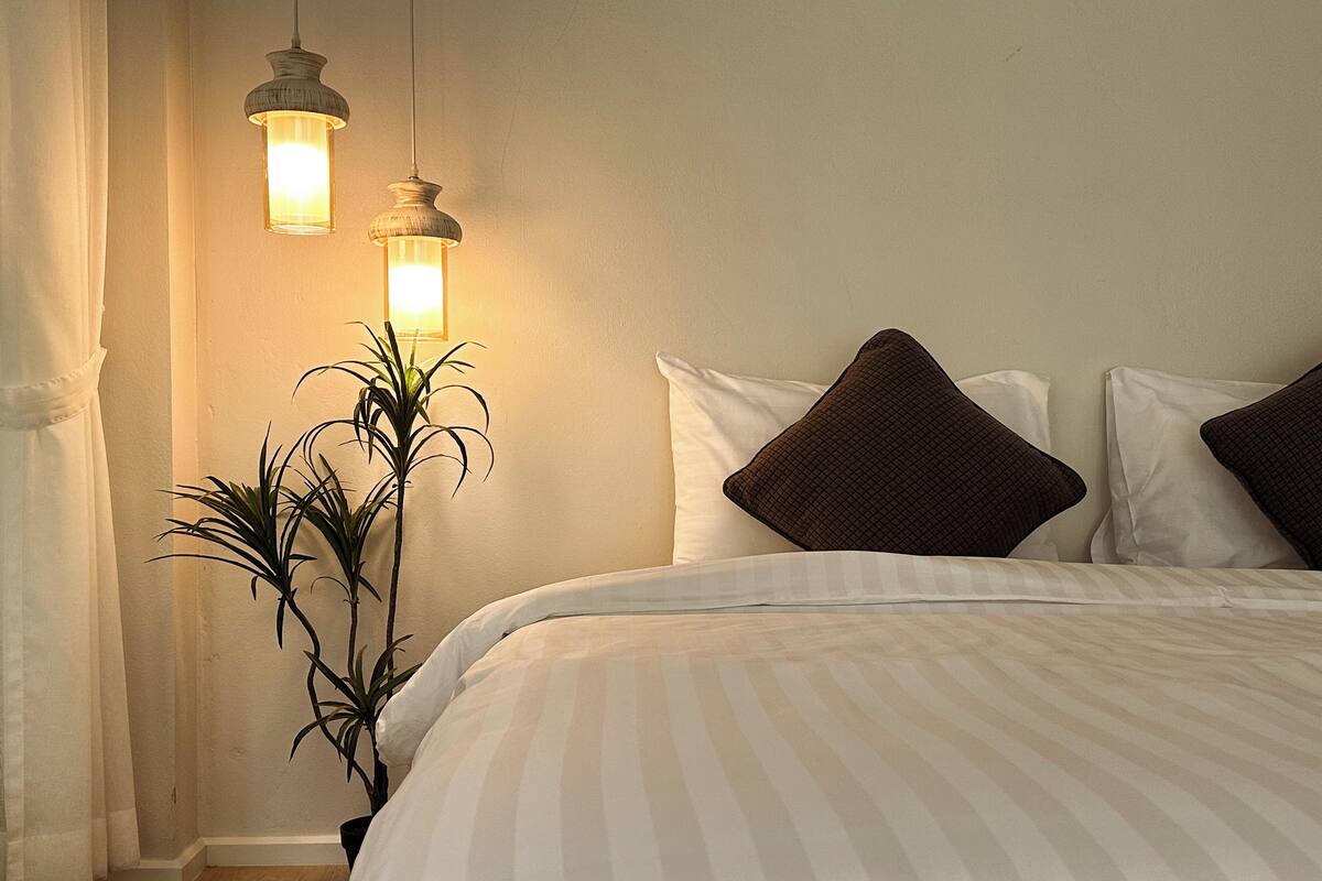 Family Room | Peralatan tempat tidur hipoalergenik, bar mini percuma 
