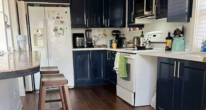 Cozy house minutes away from the airport & Woodbine racetrack