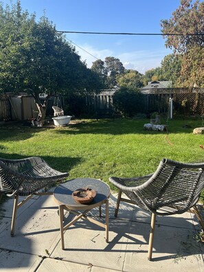 Terrace/patio - Cozy house minutes away from the airport & Woodbine racetrack (Toronto)