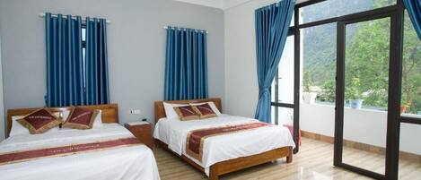 Desk, laptop workspace, free WiFi