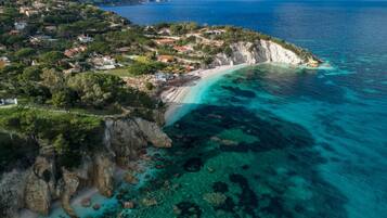 Una spiaggia nelle vicinanze