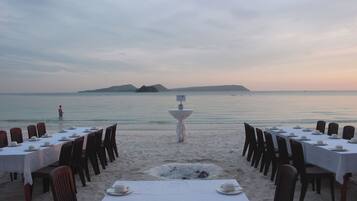 Tempat makan luar
