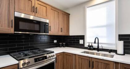 Mid-Term 4Bed/2Bath, 2x King Beds, 2x Queen Beds