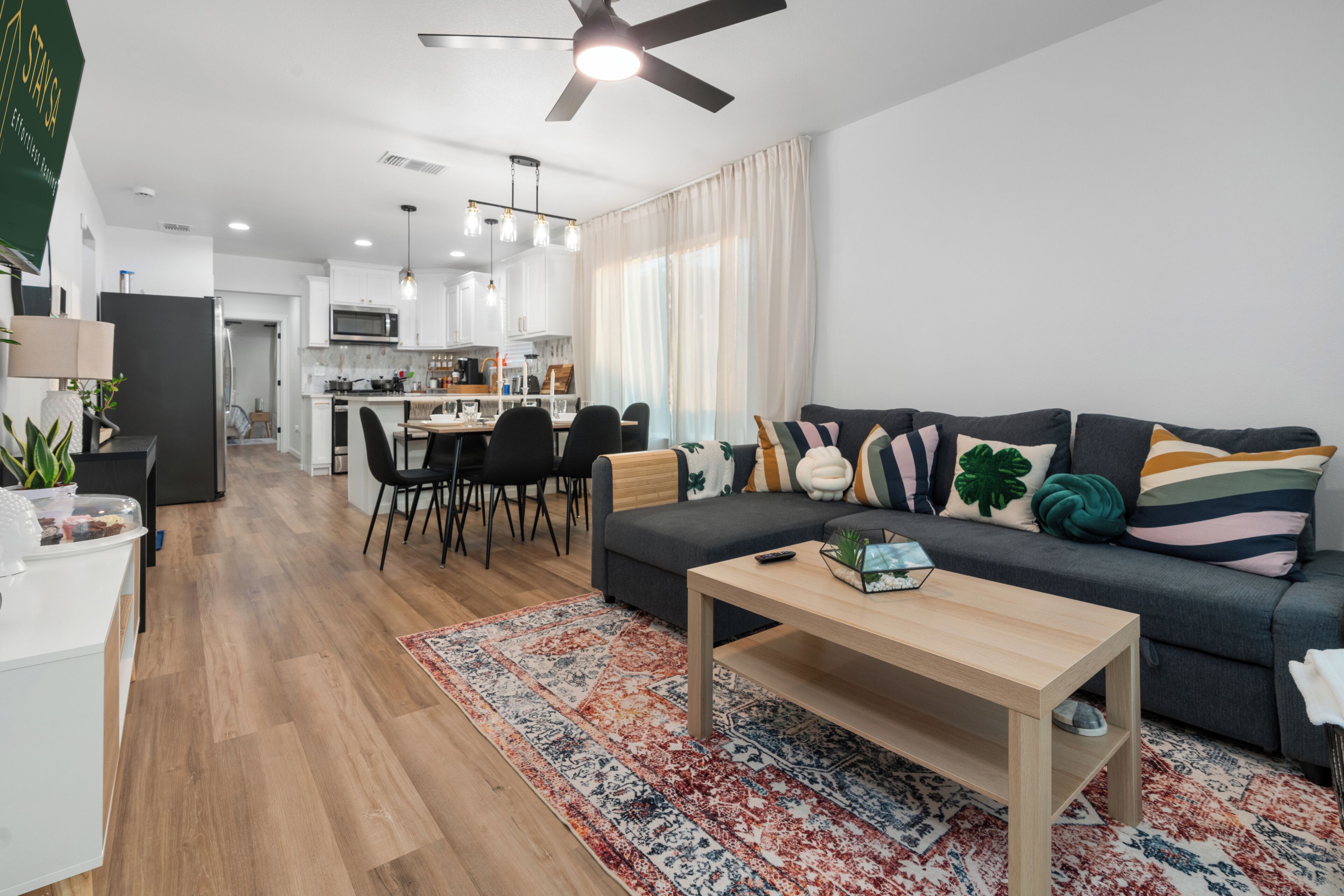 Casita Clover: Cozy stay 2 miles from downtown SA, Alamodome & Frost bank center