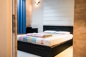 VIP Room with Bathtub, Street View - Cat Phuc Hotel (Ho Chi Minh City)
