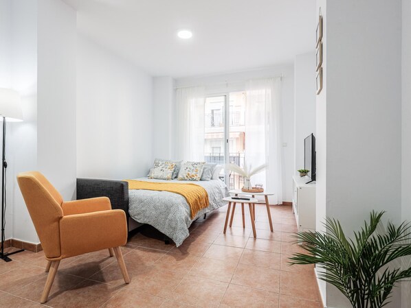 2 bedrooms, iron/ironing board, Internet, bed sheets
