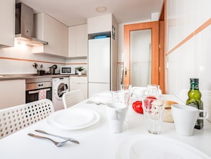 Fridge, oven, dishwasher, coffee/tea maker