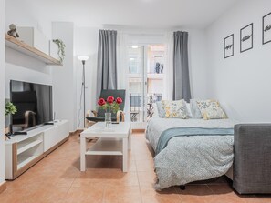 3 bedrooms, iron/ironing board, Internet, bed sheets