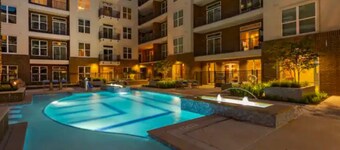 Downtown Luxury Oasis /  Parking , Amazing Pool