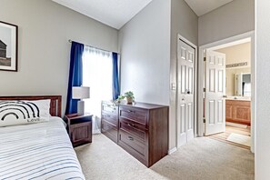 3 bedrooms, iron/ironing board, free WiFi, bed sheets - Modern 3BR Villa| Private Pool + Game Room (Davenport)