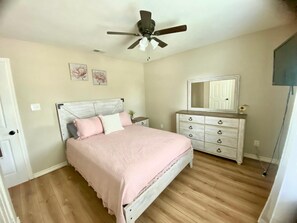 3 chambres, fer et planche à repasser, Wi-Fi, draps fournis