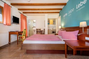 1 bedroom, free WiFi, bed sheets - Kräutergärtle, 1-room apartment, 25sqm with terrace, max. 3 persons (Immenstaad am Bodensee)