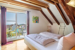 1 bedroom, free WiFi, bed sheets - Vacation apartment Knechtkammer with 60qm, max. 4 people (Immenstaad am Bodensee)