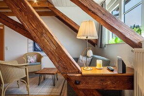 TV, ping pong - Vacation apartment Knechtkammer with 60qm, max. 4 people (Immenstaad am Bodensee)