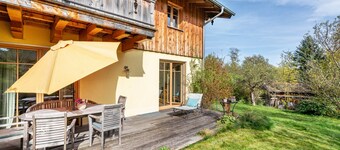 Apartment "Tegernseele" with Mountain View, Private Terrace & Wi-Fi